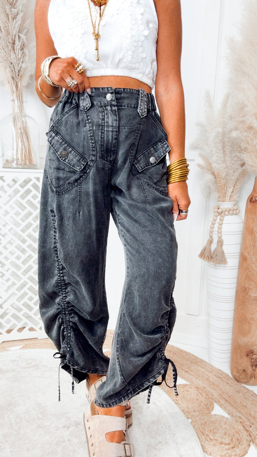 The Outlander Cargo Pants-Black